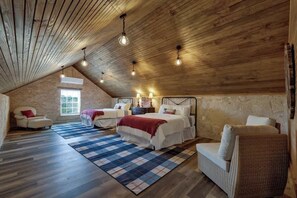 4 bedrooms, individually decorated, individually furnished, free WiFi
