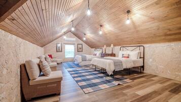 House, Multiple Beds, Patio (465 Bear Crk H & G) | 4 bedrooms, individually decorated, individually furnished, bed sheets