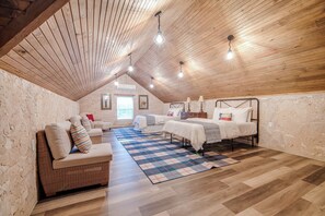 House, Multiple Beds, Patio (465 Bear Crk H & G) | 4 bedrooms, individually decorated, individually furnished, bed sheets - German and Winzing Haus (Fredericksburg)