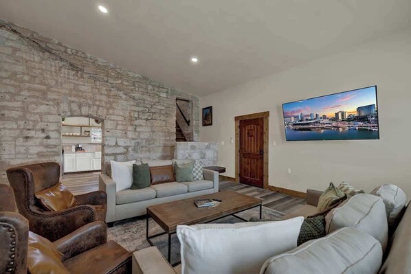 House, Multiple Beds, Patio (465 Bear Crk H & G) | Living area | TV