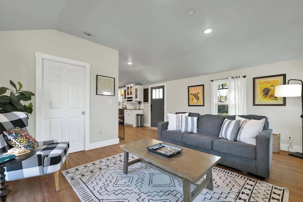 Maison, Plusieurs lits, patio, vue sur la ville (614 Fulton St.) | Aire de séjour