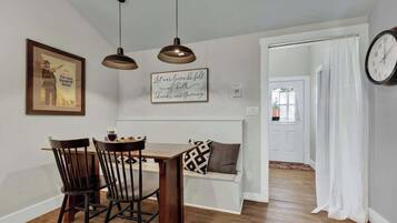 Casa, varias camas, patio, vistas a la ciudad (614 Fulton St.) | Restauración