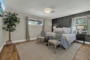 Casa, varias camas, acceso a la piscina (113 Weitz Rd - M & G) | 4 dormitorios, decoración individual, mobiliario individual