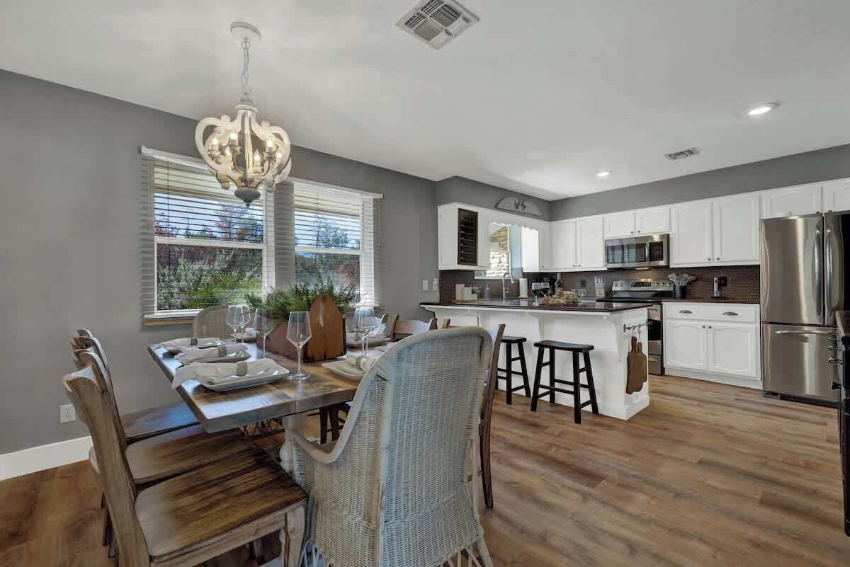 Casa, varias camas, acceso a la alberca (113 Weitz Rd - M & G) | Cocina privada | Cafetera y tetera 