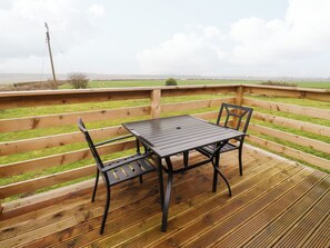 Cottage | Outdoor dining - Henhill Lodge (Chathill)