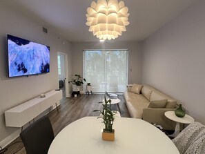 Smart-TV, Musikbibliothek, Videothek