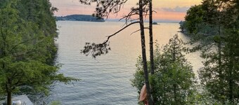 Private Lakehouse with Great Swimming and Epic Sunset Views