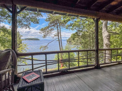 Private Lakehouse with Great Swimming and Epic Sunset Views