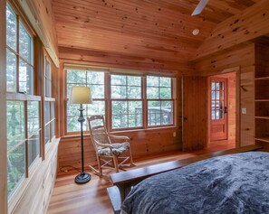 4 bedrooms, free WiFi, bed sheets