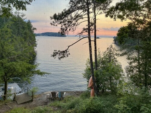 Private Lakehouse with Great Swimming and Epic Sunset Views