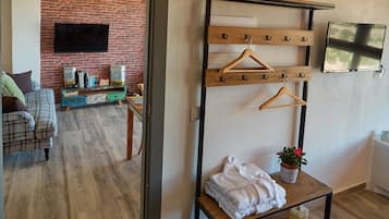 Flat-screen TV, fireplace
