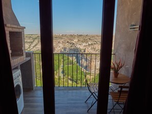 Romantische Suite | Wohnbereich | Flachbildfernseher, Kamin