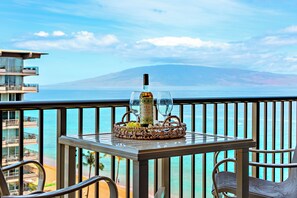 Property grounds - Ocean View steps from beach, dining, shopping 1111 (Lahaina)