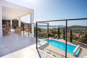 Pool - Spacious villa w/ exceptional sea-view, pool & petanque ground _ 5 mn from beach (Lumio)