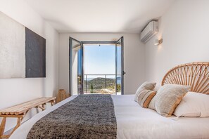 6 bedrooms, iron/ironing board, WiFi, bed sheets - Spacious villa w/ exceptional sea-view, pool & petanque ground _ 5 mn from beach (Lumio)