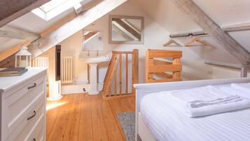 3 bedrooms, individually decorated, individually furnished, free WiFi