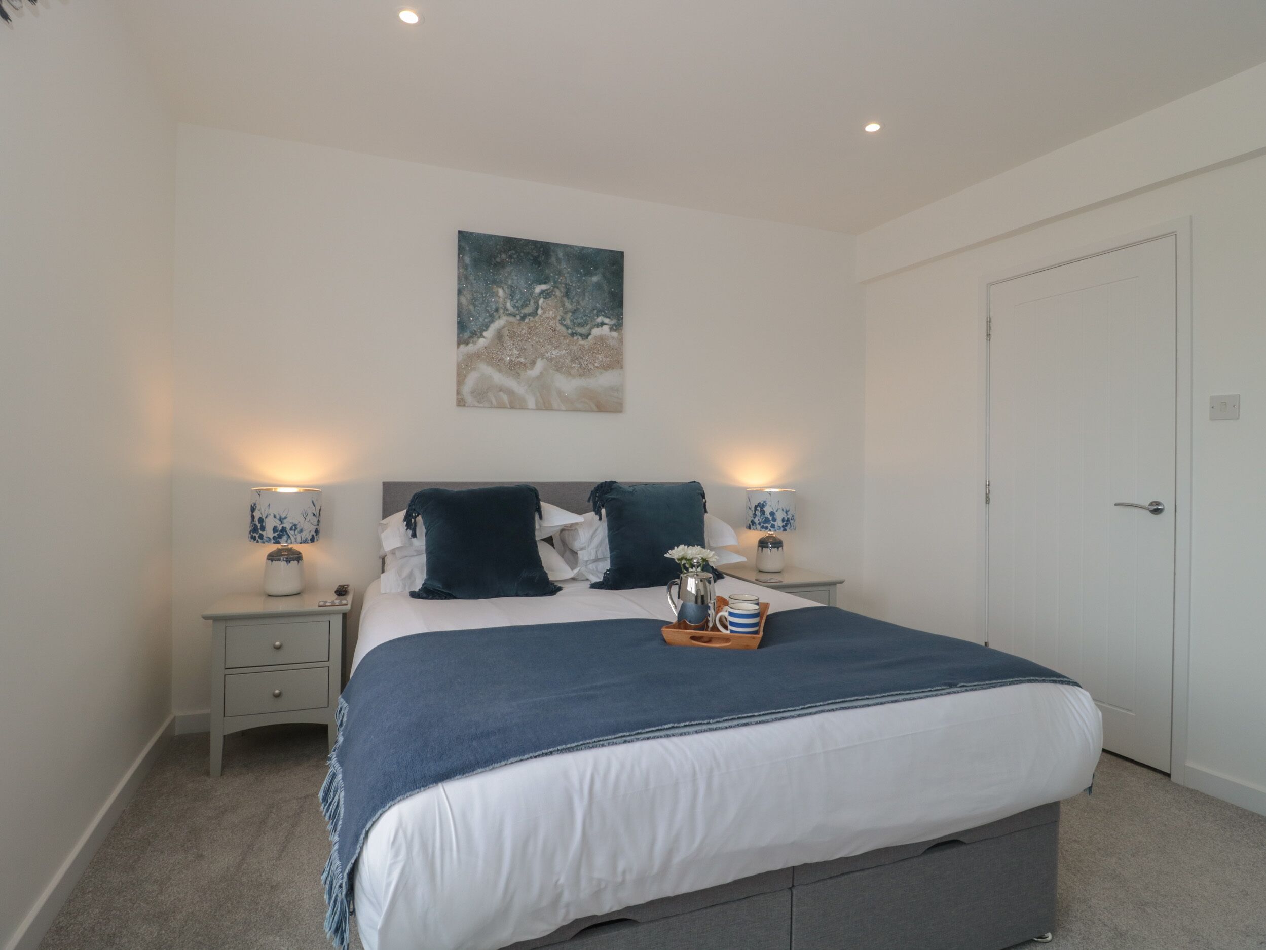 3 habitaciones, decoración personalizada y muebles diferentes 