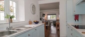 Quay Cottage - Sea View