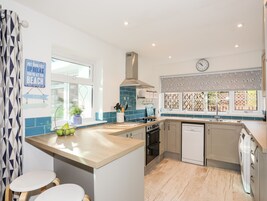 Refrigerador, lavavajillas, tetera/pava eléctrica, tostadora