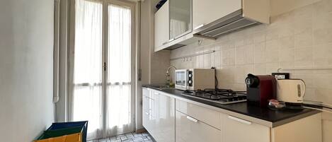 Fridge, microwave, stovetop, coffee/tea maker