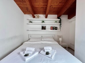 2 bedrooms, iron/ironing board, travel cot, free WiFi