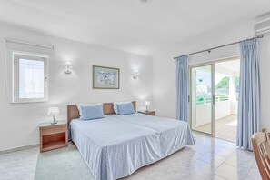 4 bedrooms, WiFi, bed sheets - Isabel Vivenda - Four Bedroom Villa, Sleeps 8 (Vale Rebelho)
