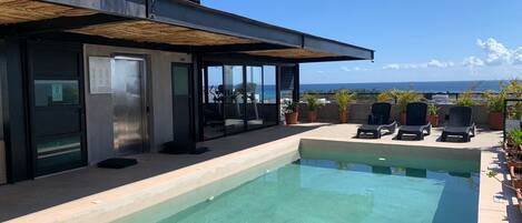 Kolam renang outdoor