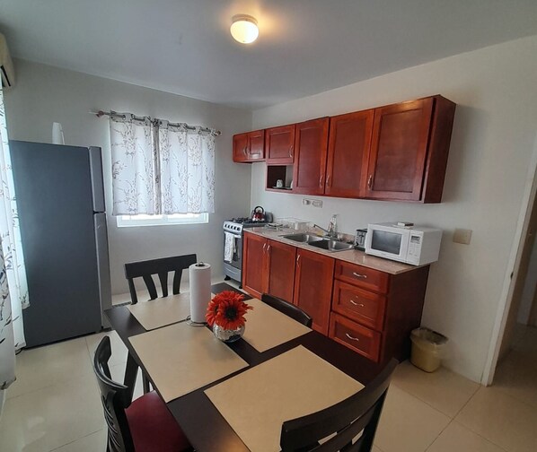 Dining - Jomp Turners' Guest Apartments

 (Bolands)