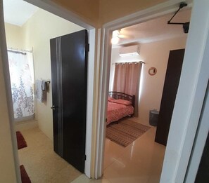 1 chambre, fer et planche à repasser, Wi-Fi, draps fournis