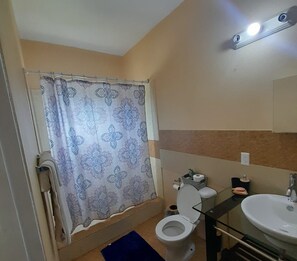 Hair dryer, towels, soap, toilet paper - Jomp Turners' Guest Apartments

 (Bolands)