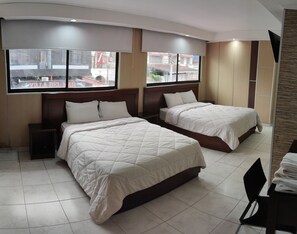 Twin Room | Bathroom | Free toiletries - HOTEL SAN THOMAS INN (Panama City)
