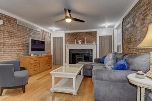 Living area - Modern History Lion Dynasty Unit 1 (Portsmouth)