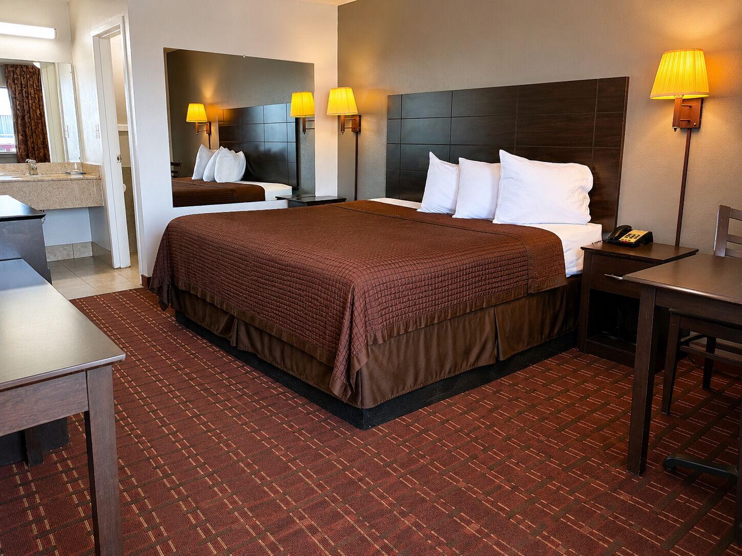 Basic Single Room, 1 King Bed, Smoking