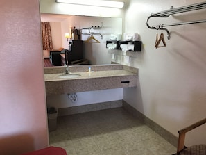 1 bedroom, desk, laptop workspace, free WiFi