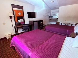 Desk, laptop workspace, free WiFi, bed sheets - Royal Regency Inn (Rock Hill)