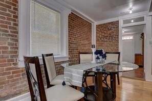 Dining - Modern History Lion Dynasty Unit 4 (Portsmouth)