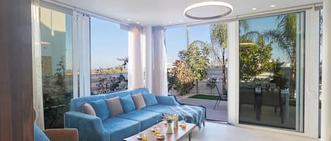 Villa, 3 Bedrooms, Private Pool, Garden View | Living area