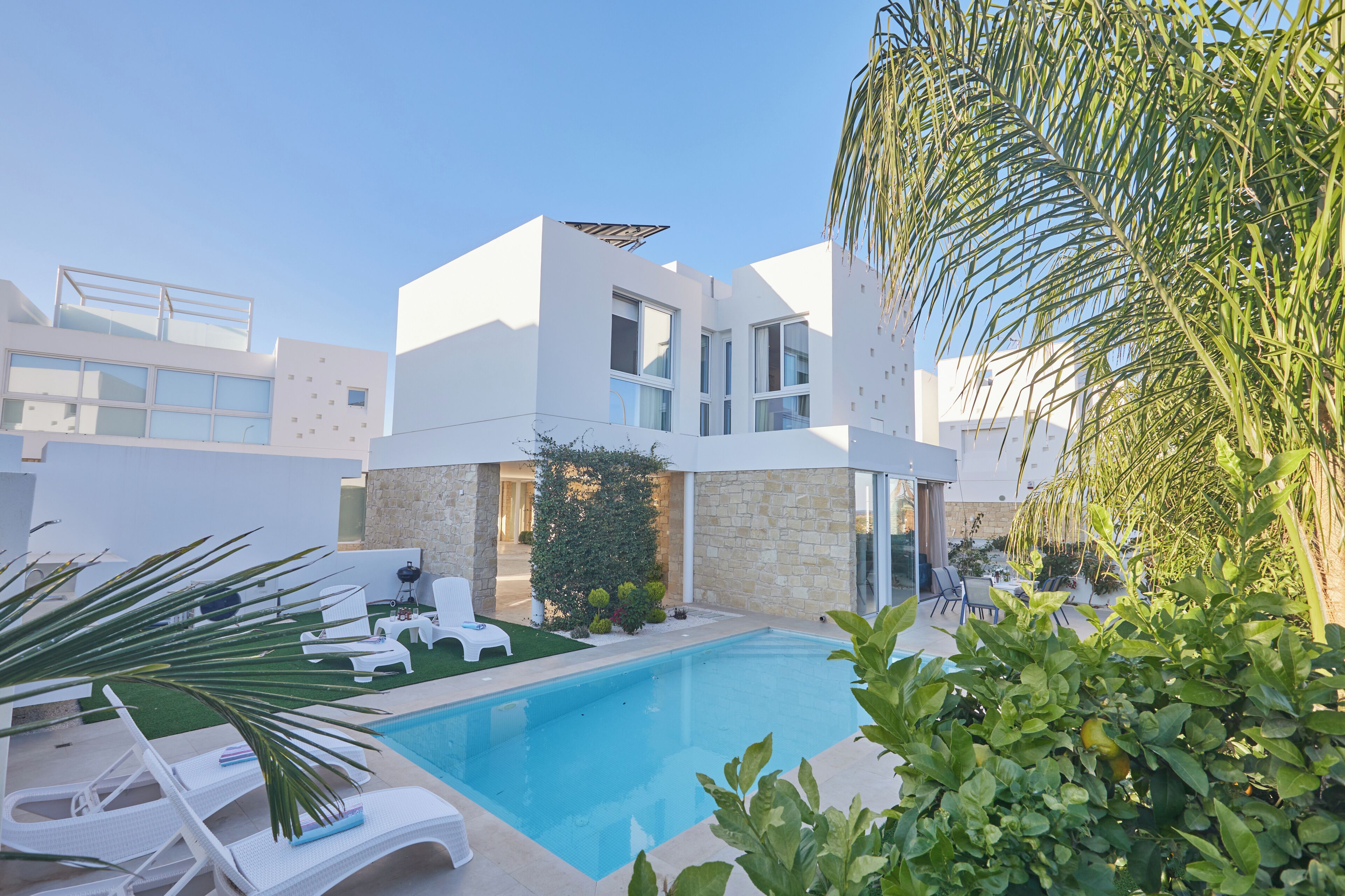 Vila, 3 quartos, piscina particular, vista para o jardim | Piscina | Piscina externa