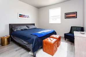 4 bedrooms, iron/ironing board, WiFi, bed sheets