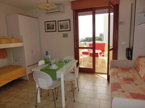 Studio, Mehrere Schlafzimmer, Balkon, Meerblick | Speisen