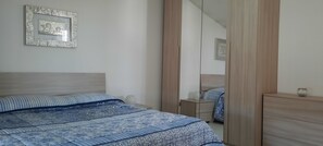 2 bedrooms, WiFi, bed sheets - Palazzo Di Donna Penthouse terrace view Vesuvius strategic to Pompeii, Amalfi coast (Sant'Egidio del Monte Albino)