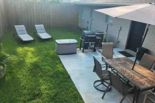 Private fenced living area. Grill , chairs 6, umbrella, Lounge chairs 2 , Yard