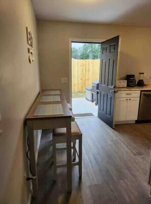 Interior - 4 BR 2BA Home Private Fence Patio, Grill, Easy Boat & Tlr. Parking (Fort Walton Beach)