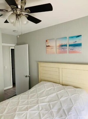 4 bedrooms, desk, iron/ironing board, free WiFi