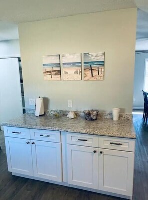 Interior - 4 BR 2BA Home Private Fence Patio, Grill, Easy Boat & Tlr. Parking (Fort Walton Beach)