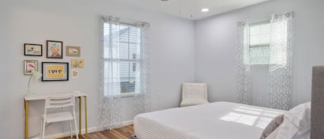 3 bedrooms, desk, iron/ironing board, travel cot