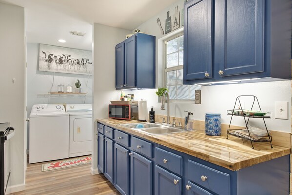 Frigorífic, microones, forn i placa de cuina 