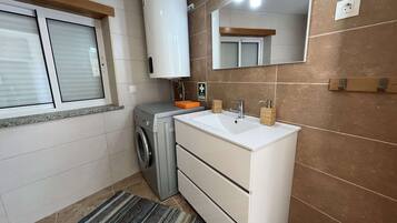 Traditional House | Bathroom