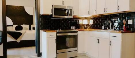 Cookware/dishes/utensils