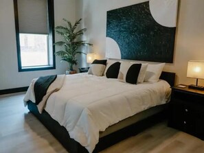 1 bedroom, WiFi, bed sheets - Statesmen Suite (Aberdeen)